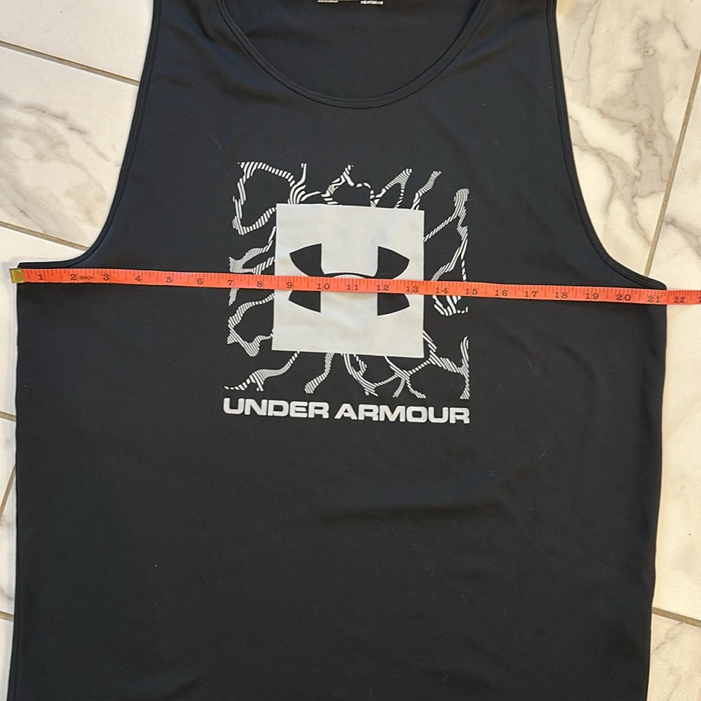 Under Armour workout Tank - Picture 2 of 3